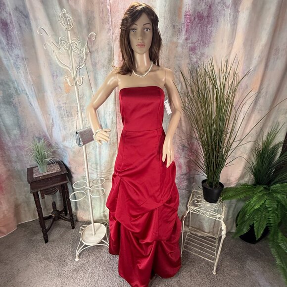 NEW📌 David's Bridal Satin Lady in Red Formal - Prom - Ball Pick-Up Skirt Gown - Picture 1 of 16